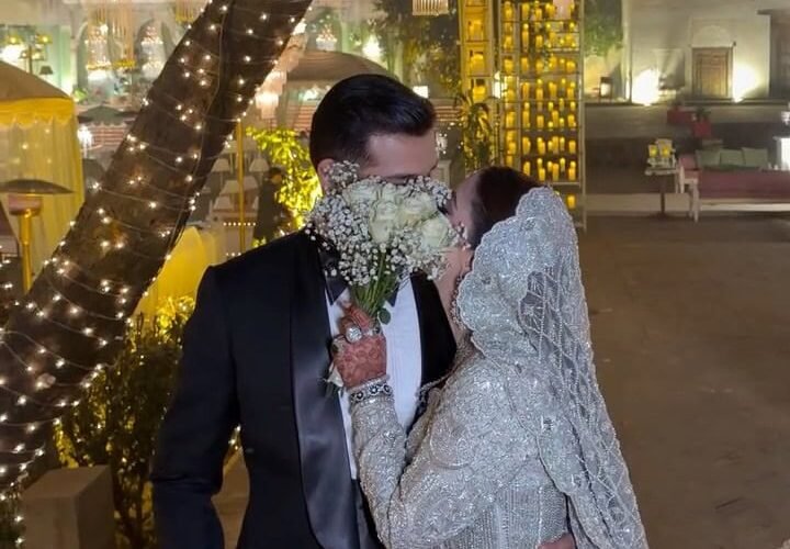 Public Kissing at Wedding Hina Niazi